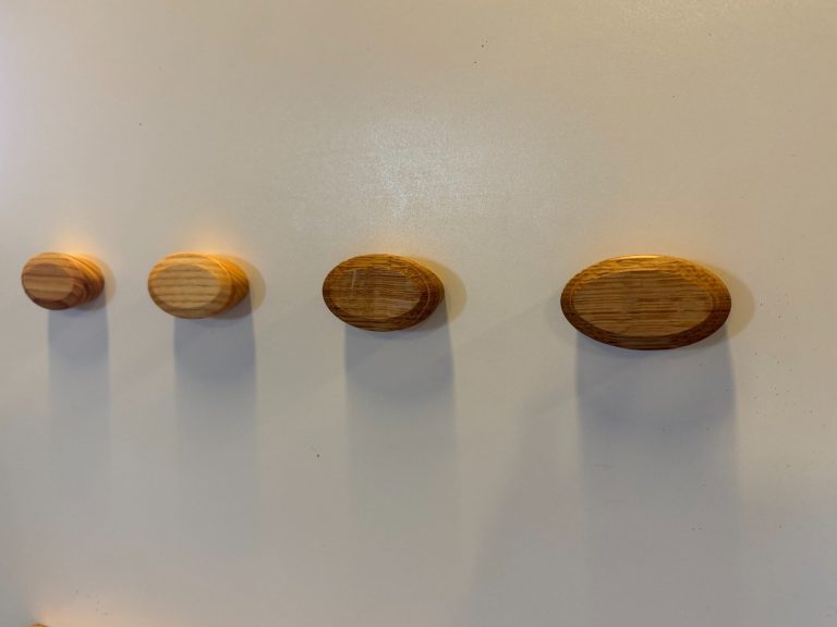 Schlüsselhalter aus Holz Schlüsselhalter aus Holz in einer eleganten Form mit integrierten Neodym Magneten, einfach und schön