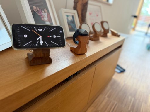 Apple Watch Halter mit Ladegerät Ladegerät für Apple Watch aus Buchenholz gefertigt