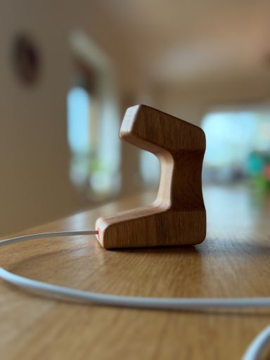 moderner Apple Watch Halter aus Holz zum laden modernes Ladegerät für Apple Watch aus Buchenholz gefertigt