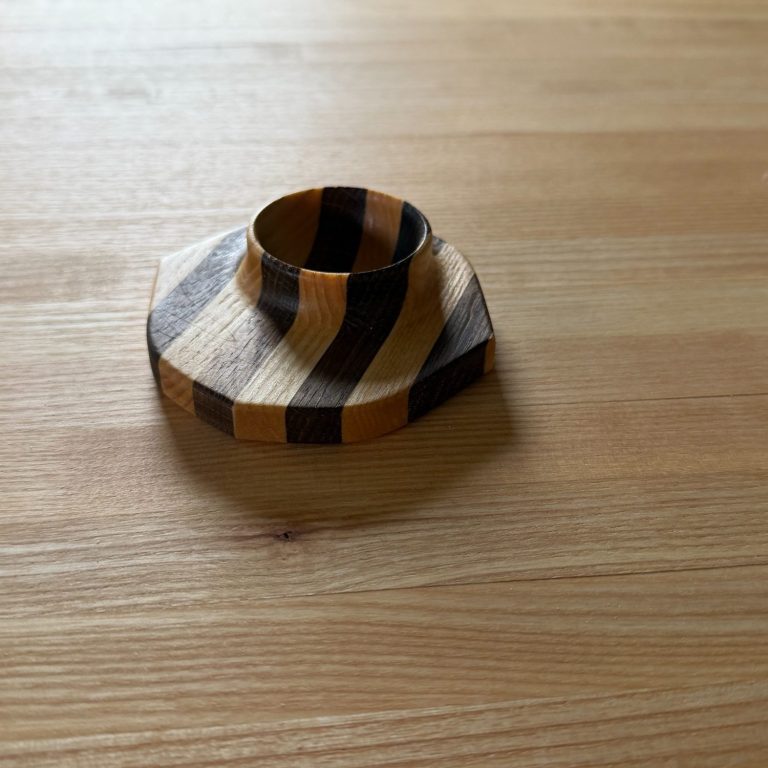 Eierbecher aus Massivholz aus Ihrer Tischlerei Eierbecher aus Holz von der Tischlerei in Ihrer Nähe. Das ideale Geschenk