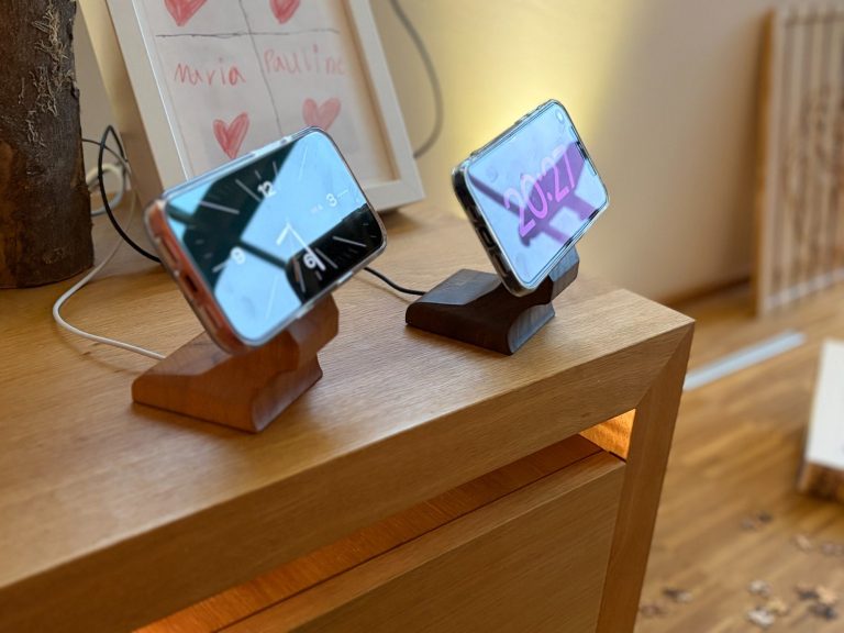 Smartphonehalter, Geschenk Smartphone Ladestation aus Holz