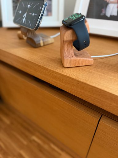 Smartwatch Halter für Apple Ladegerät für Apple Watch aus Buchenholz gefertigt