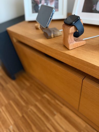 Ladestation für Apple Smartwatch Ladegerät für Apple Watch aus Buchenholz gefertigt